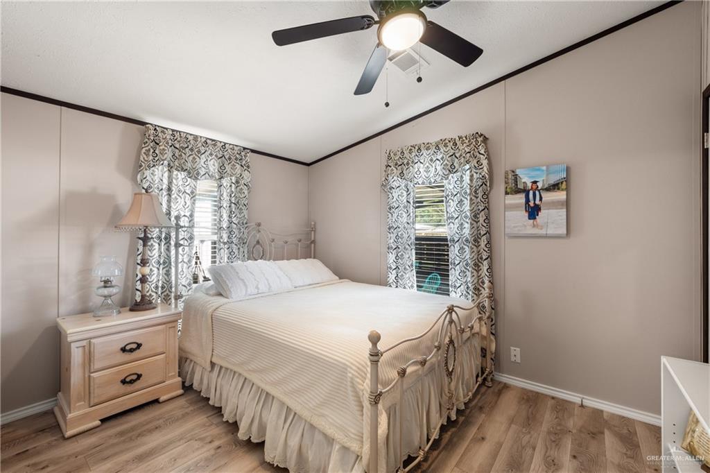 Photo 15 of 805 Anaqua Street