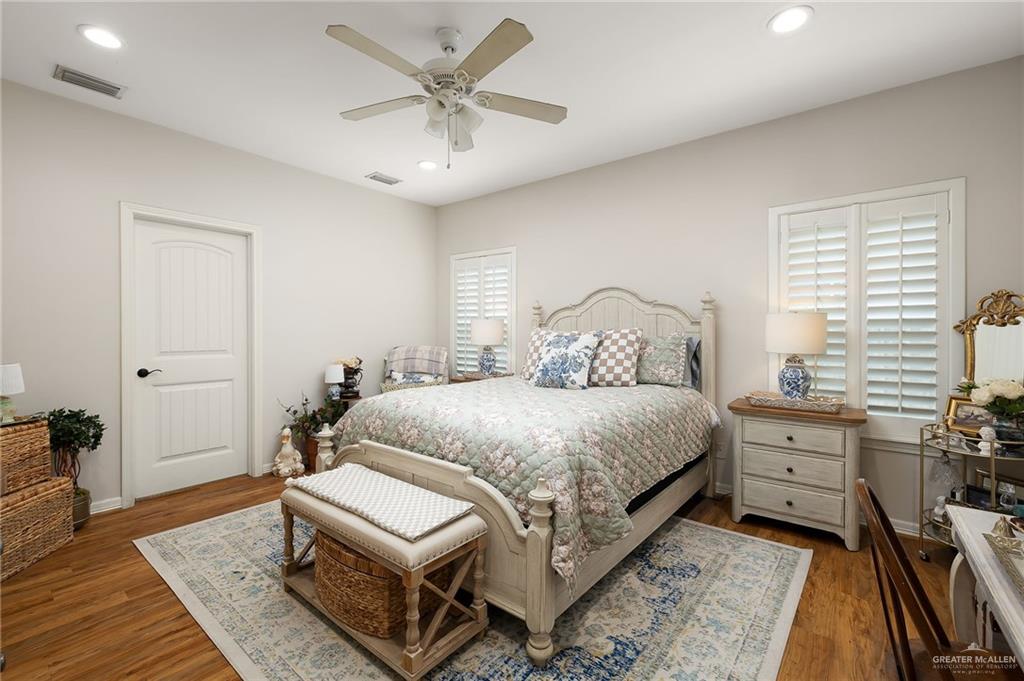 Photo 11 of 3313 Cornell Avenue