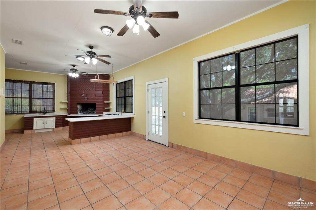 Photo 10 of 2400 Palm Hurst Drive