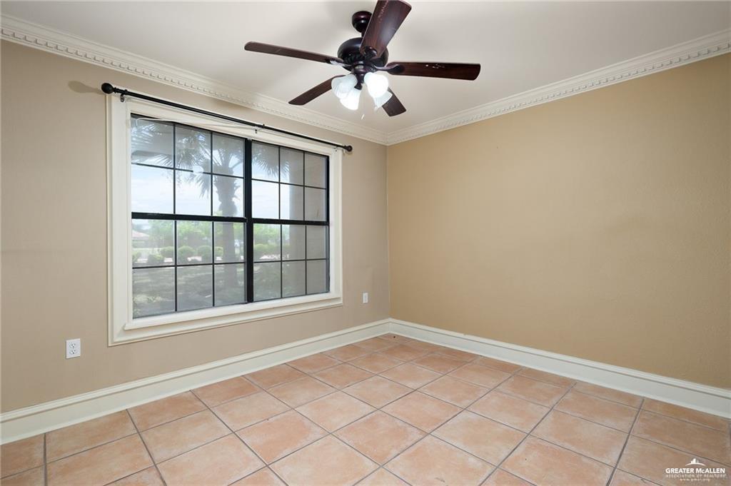 Photo 14 of 2400 Palm Hurst Drive