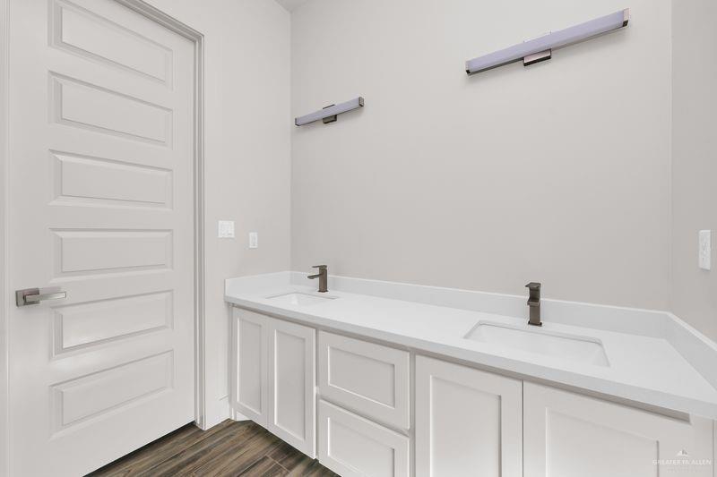Photo 10 of 2305 Trinity Avenue