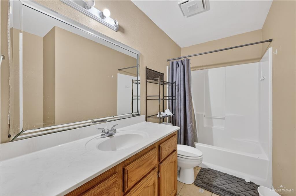 Photo 12 of 802 Thelma Drive