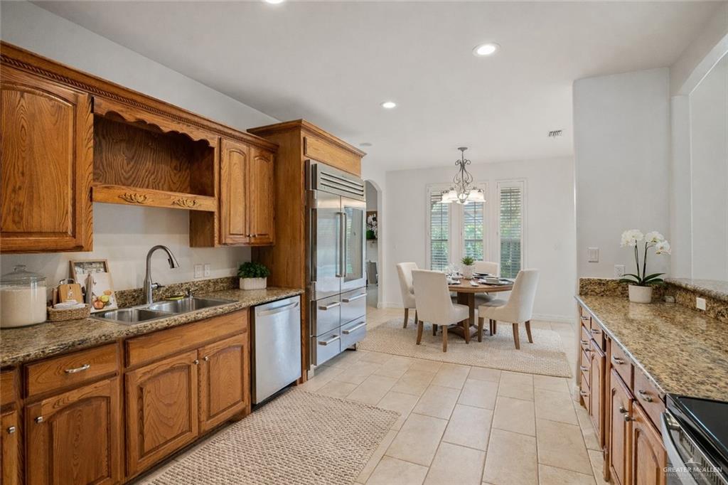 Photo 7 of 5009 Redwood Avenue