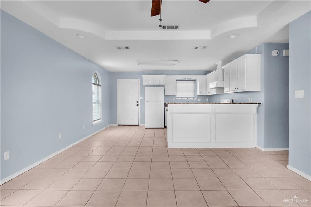 Photo 4 of 1608 Portales Drive