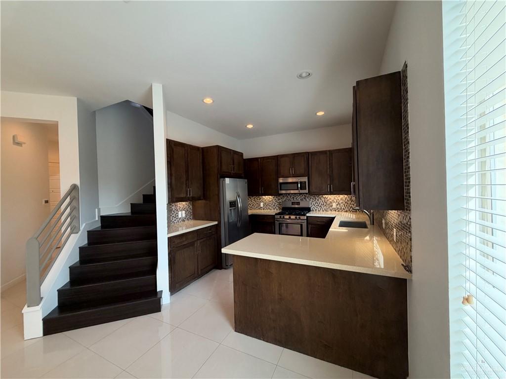 Photo 4 of 213 Ulex Avenue
