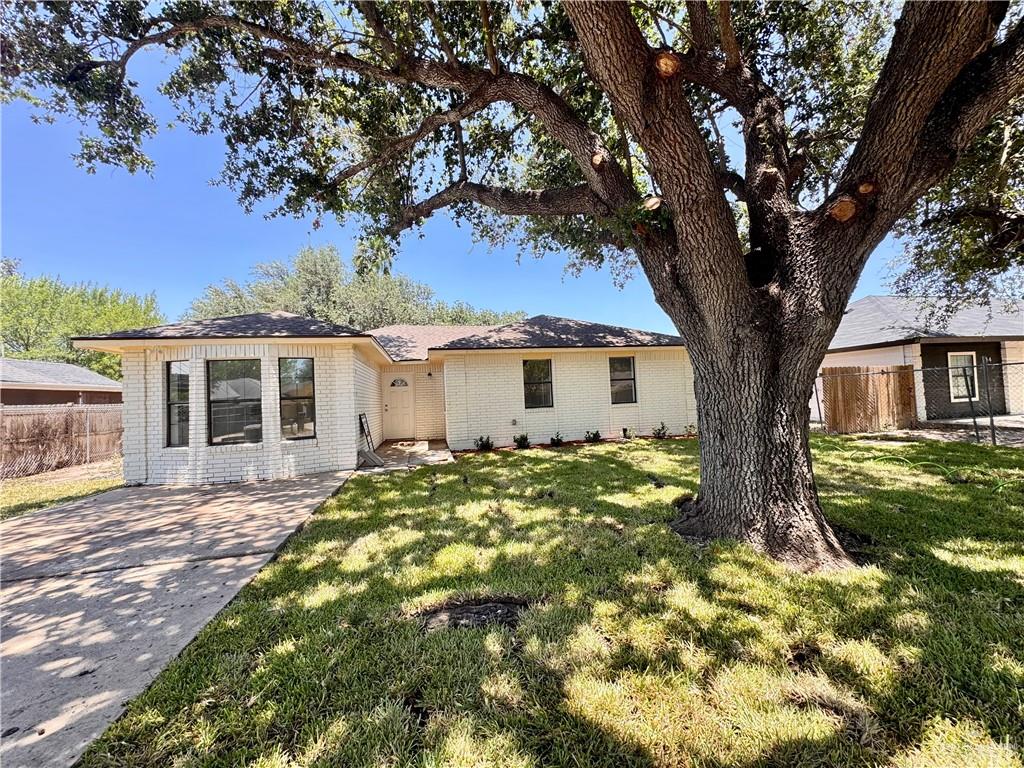 Photo 1 of 106 Aldrin Street, Donna