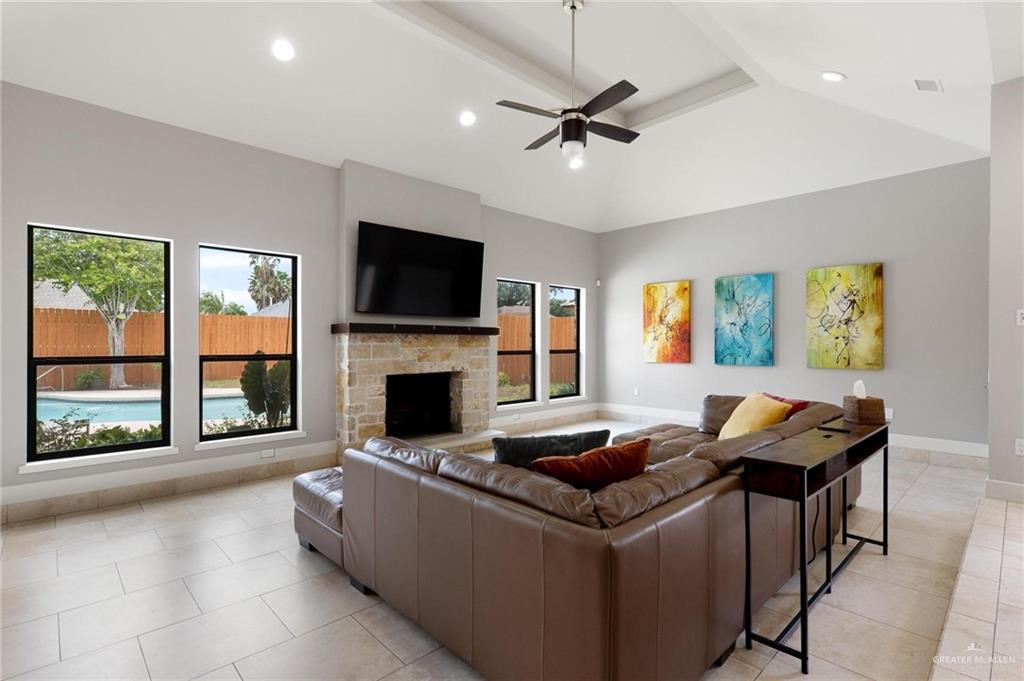 Photo 3 of 704 Xanthisma Avenue
