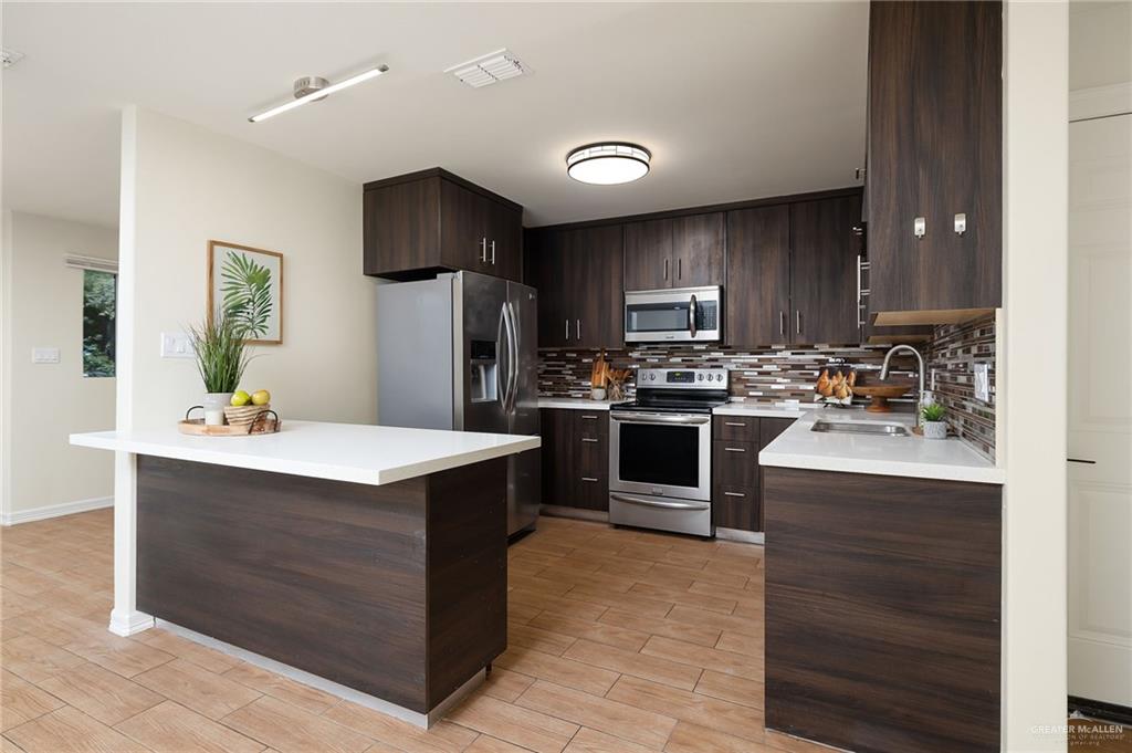 Photo 10 of 500 Ridgeland Avenue