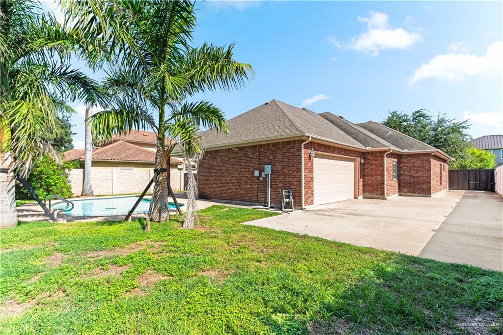 Photo 3 of 704 Redbud Avenue