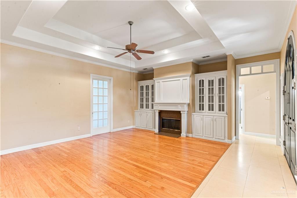 Photo 7 of 704 Redbud Avenue