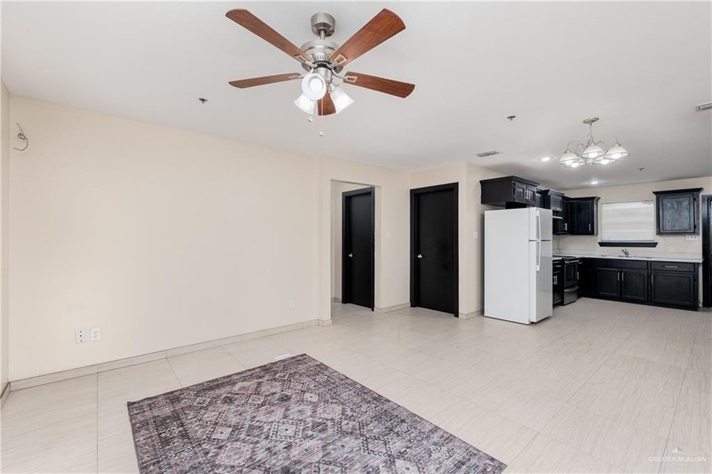 Photo 3 of 1403 Kiwi Avenue