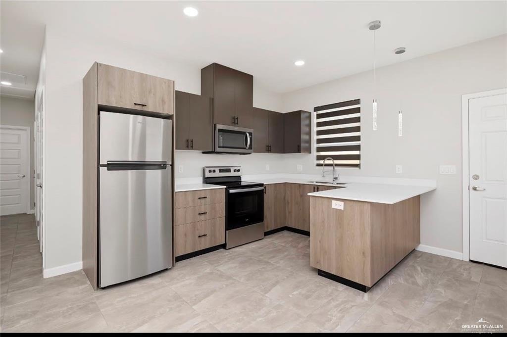 Photo 3 of 2601 Hilltop Avenue