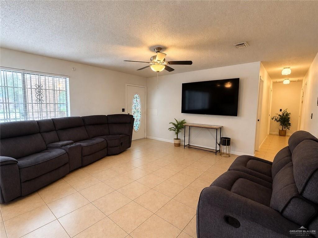 Photo 3 of 1335 Felix Street