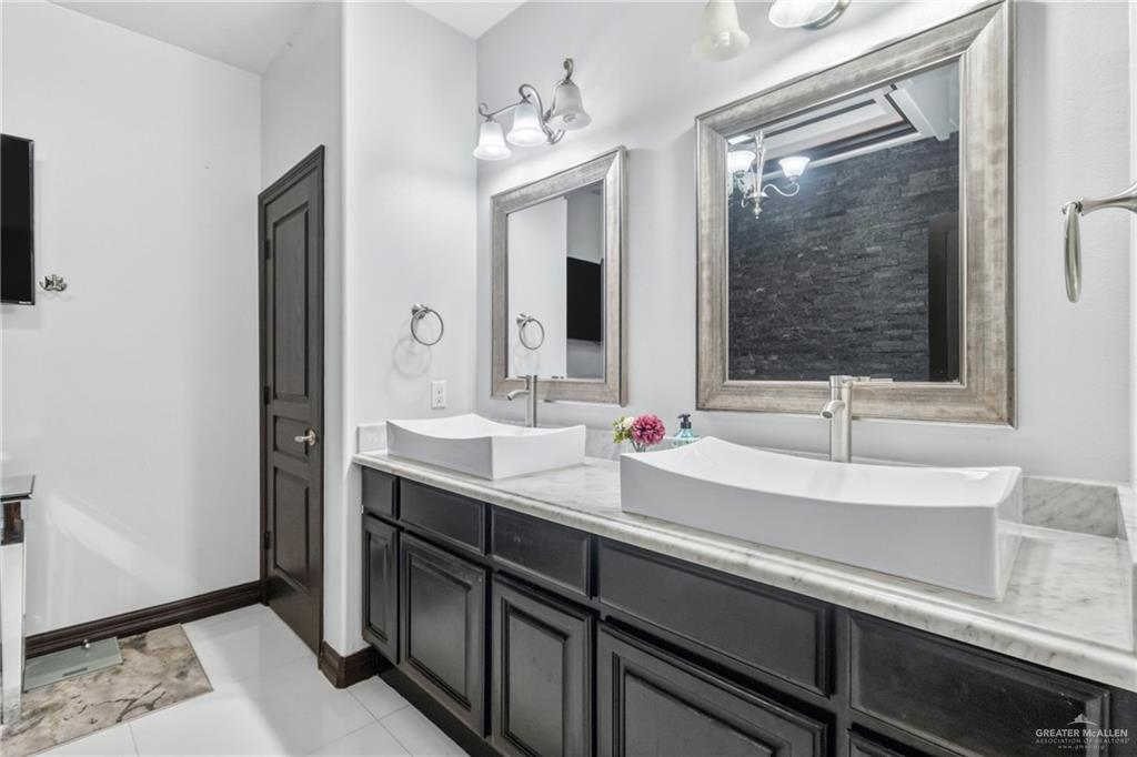 Photo 13 of 5403 Mauritius Lane