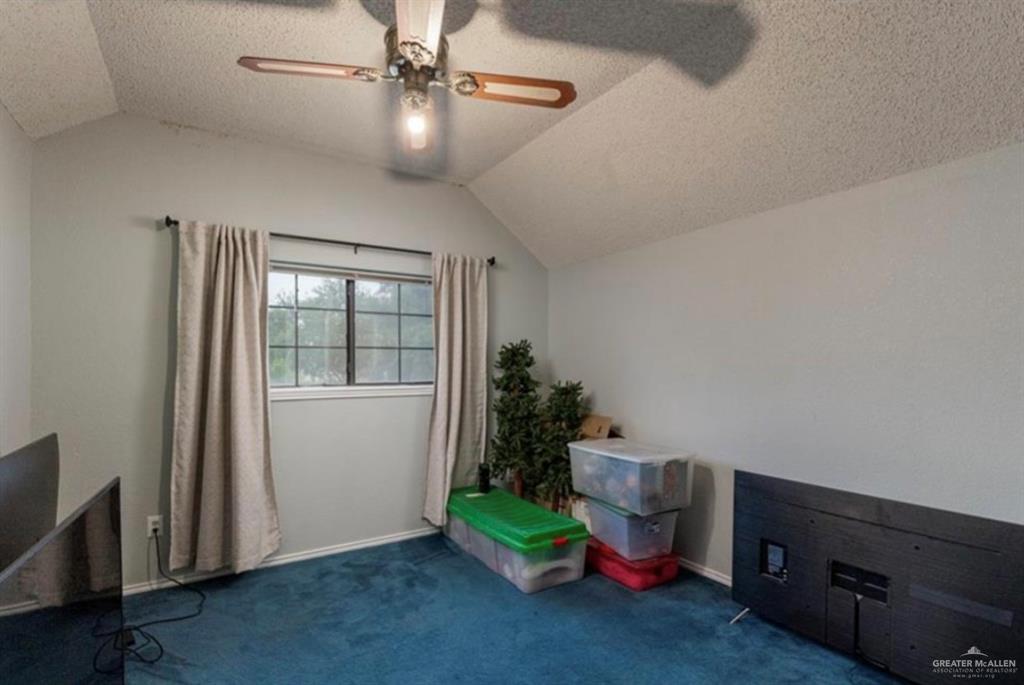 Photo 17 of 920 Greenlawn Street