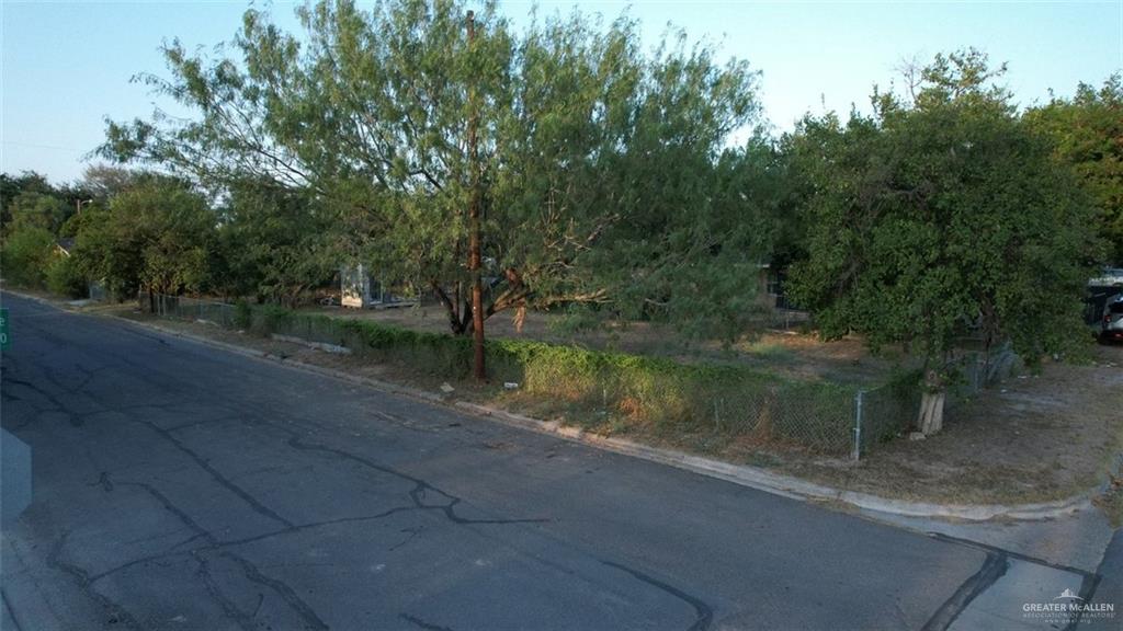 Photo 4 of 714 Hawk Avenue