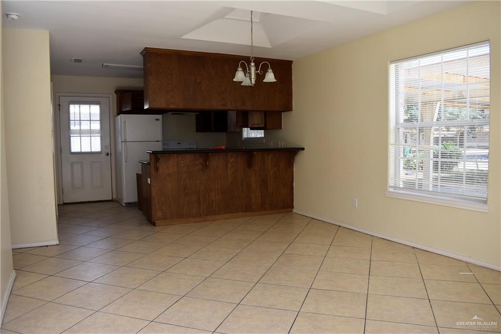 Photo 29 of 221 Albatross Avenue