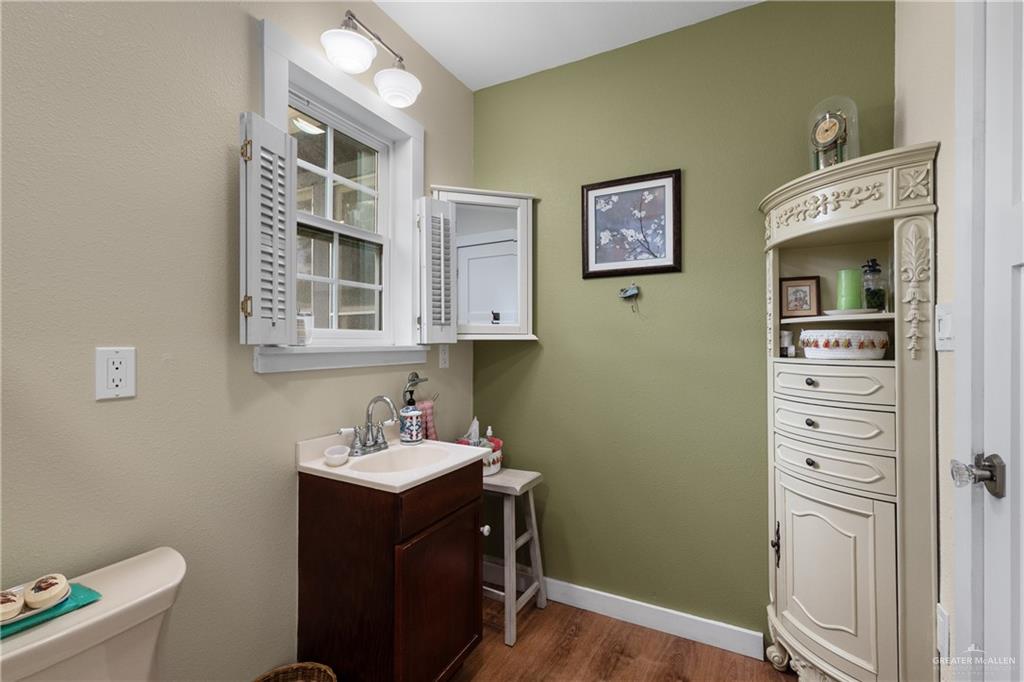 Photo 16 of 906 6th Street