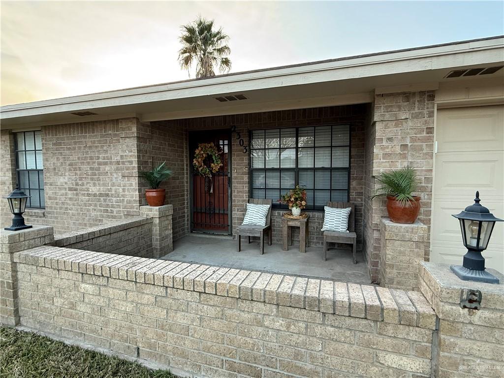 Photo 2 of 2303 Wisteria Avenue