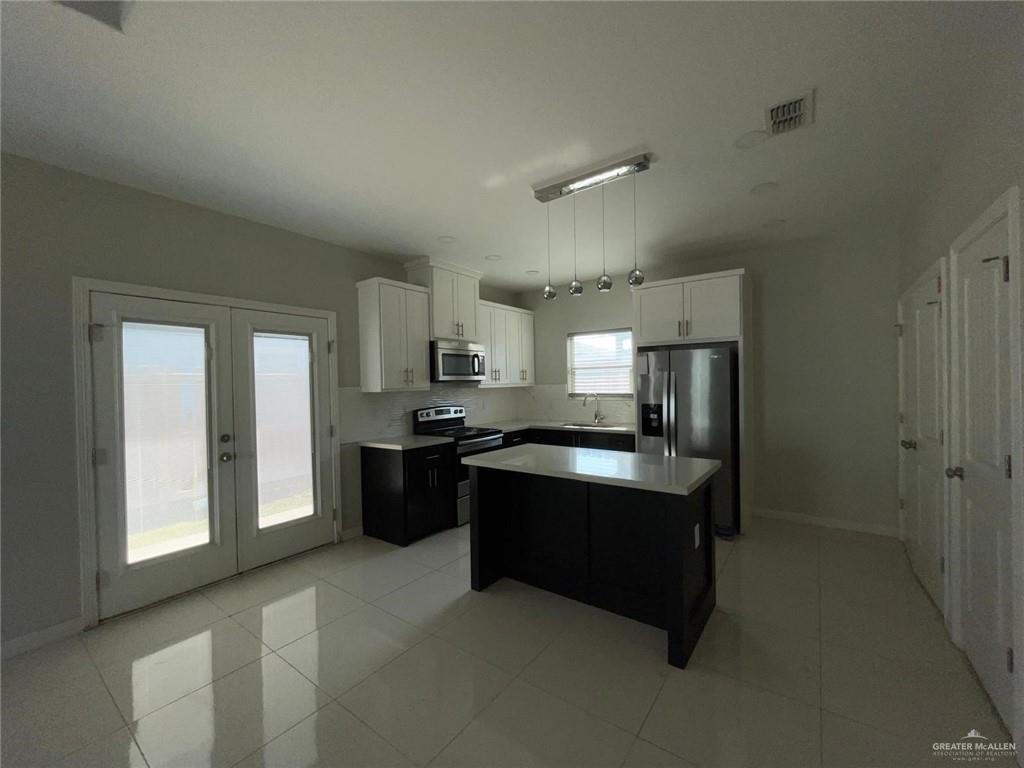 Photo 4 of 208 Rutherford Avenue #2