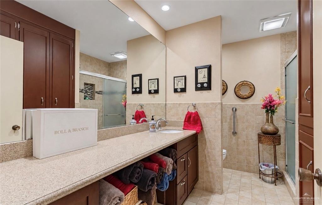 Photo 13 of 1311 Scobey Avenue