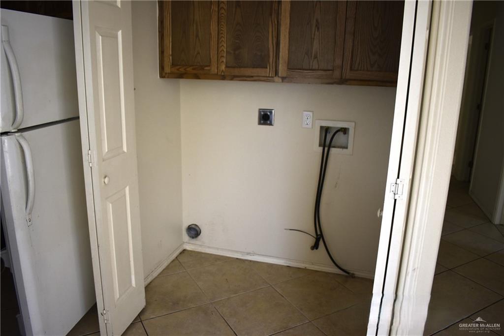 Photo 8 of 307 Albatross Avenue