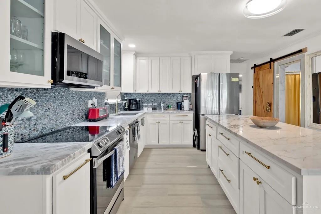 Photo 5 of 210 Gardenia Street