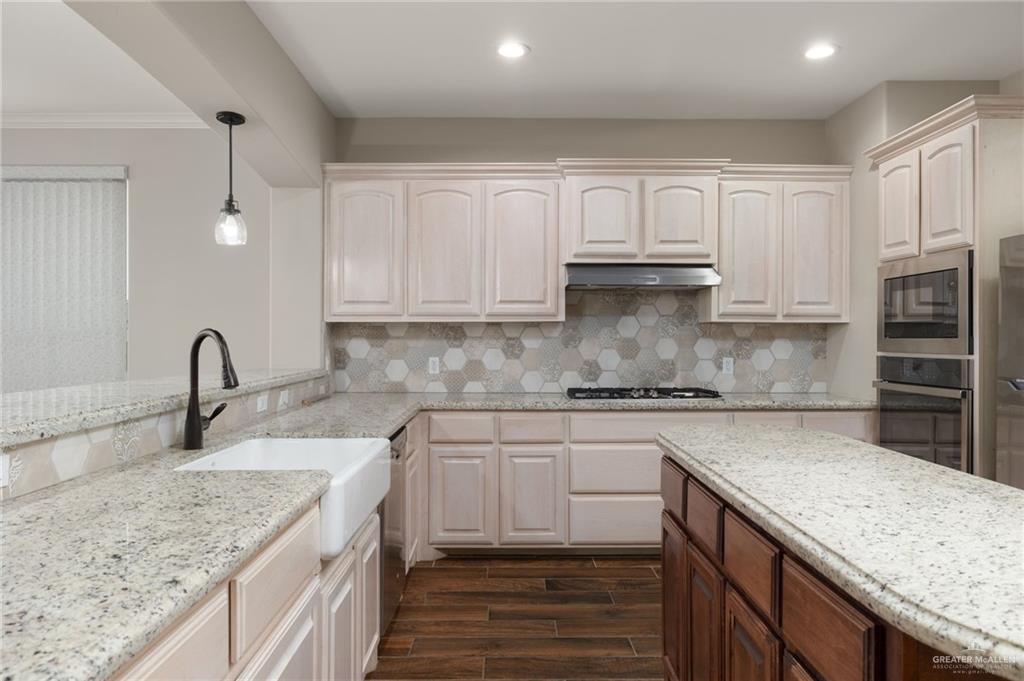 Photo 5 of 14220 Amistad Circle