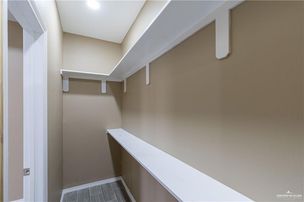 Photo 11 of 2224 Derrick Avenue