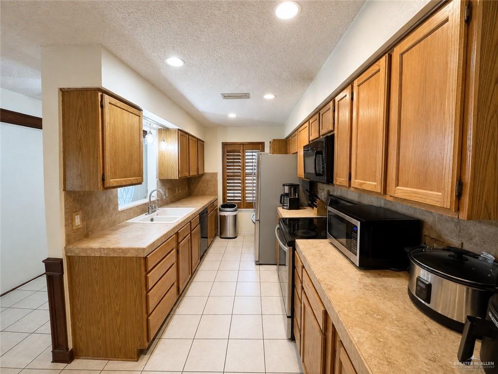 Photo 2 of 4010 Carnation Circle
