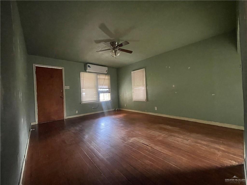Photo 4 of 734 Acacia Avenue