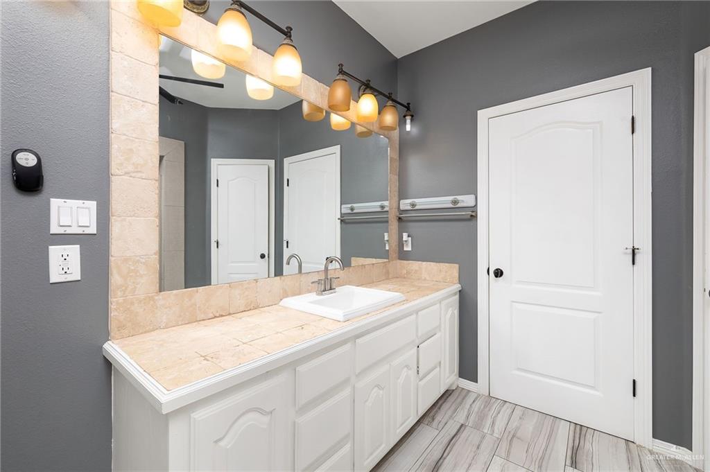 Photo 8 of 5305 Mauritius Lane