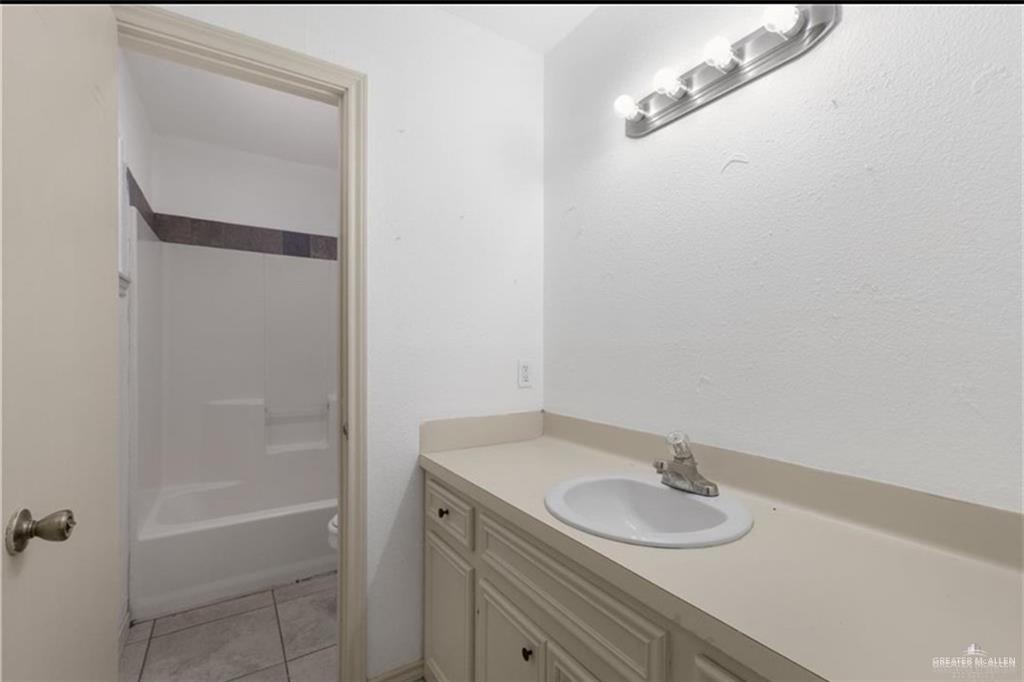 Photo 11 of 2804 Gumwood Avenue