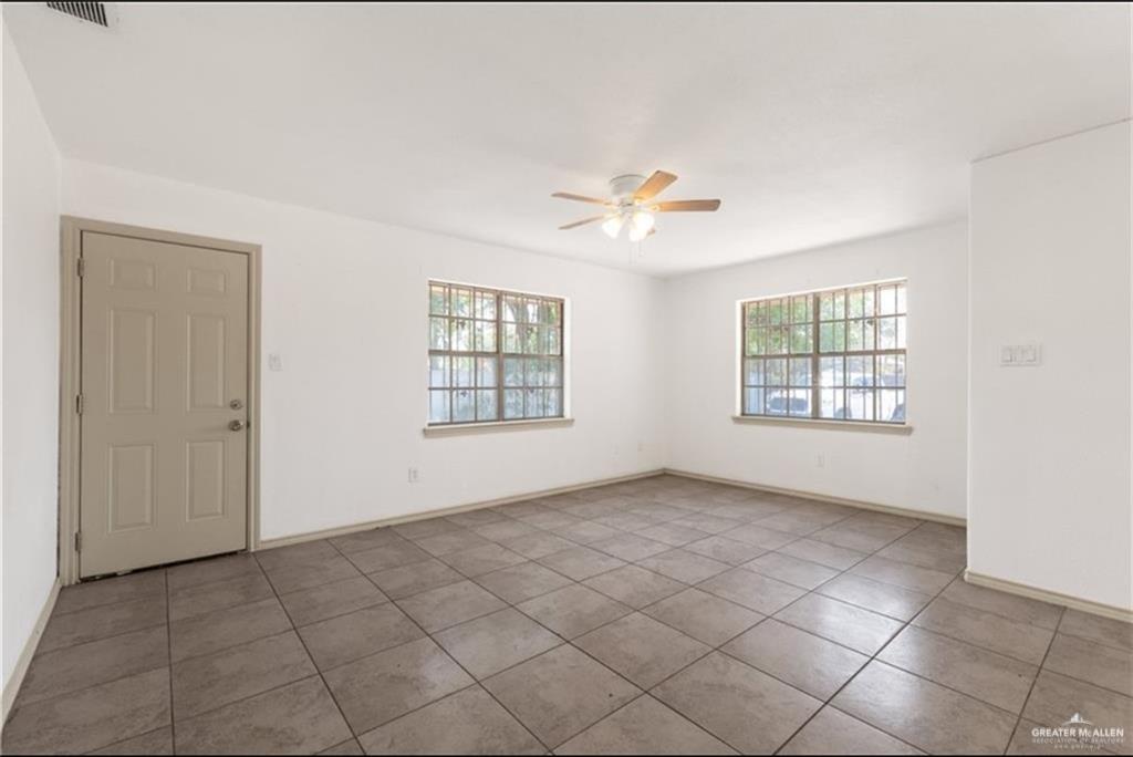 Photo 3 of 2804 Gumwood Avenue